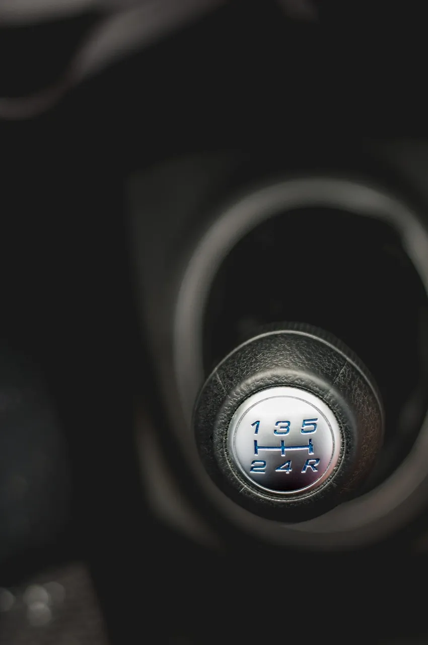 Automatic vs Manual rental car, how to choose the right car for you